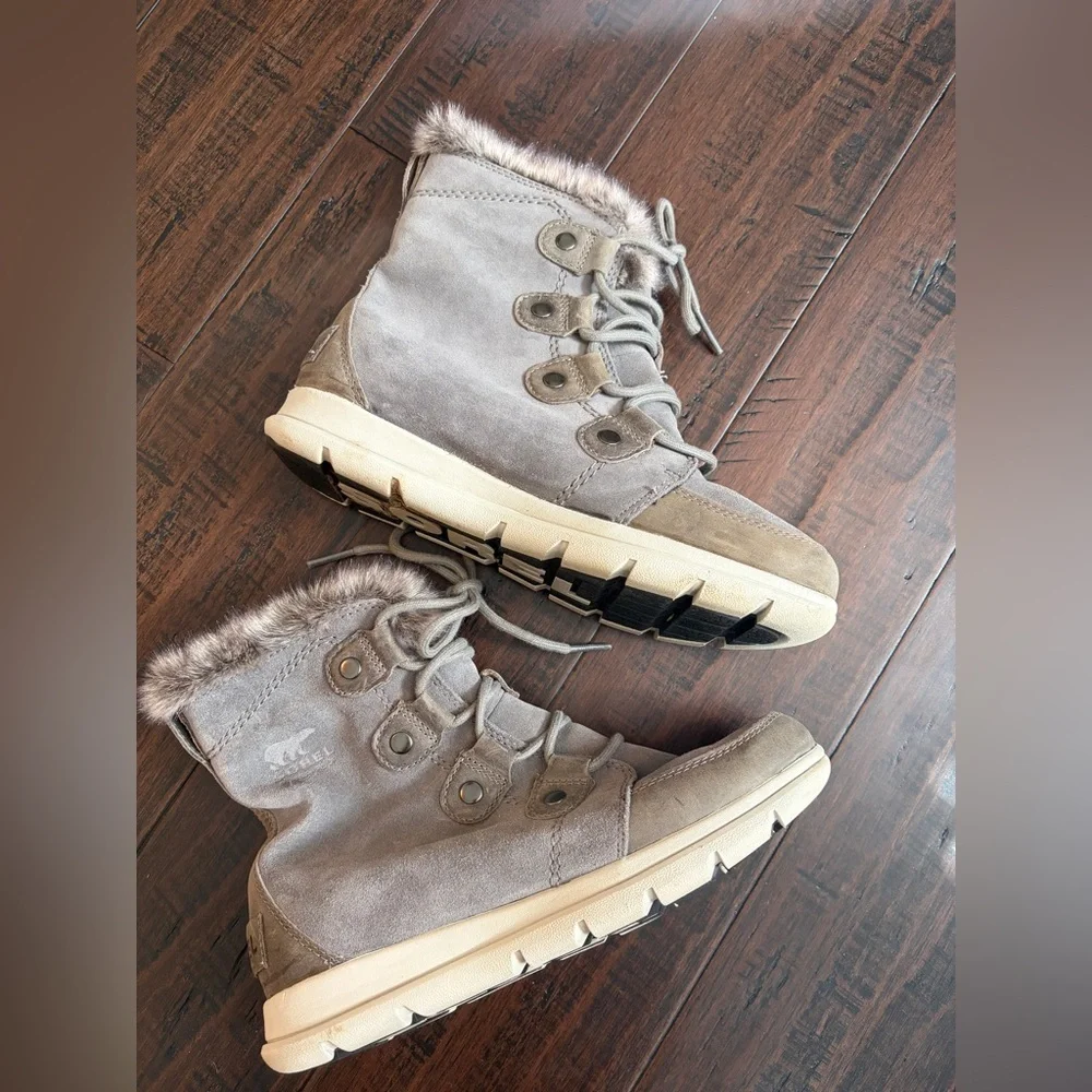 Sorel explorer Joan waterproof winter boots warm lace up boots size 8 outdoorsy